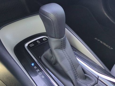 Used 2020 Toyota Corolla LE FWD image 23