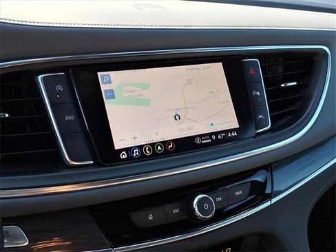 Used 2024 Buick Enclave Premium image 9