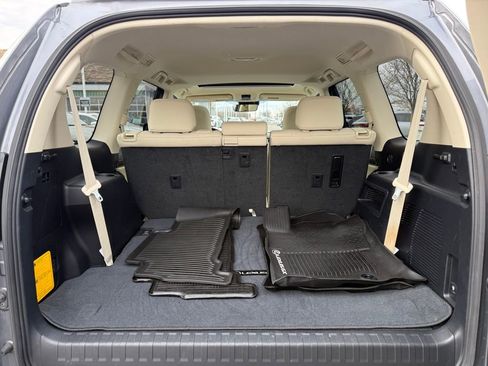 Used 2021 Lexus GX 460 Premium w/ Premium Package image 18