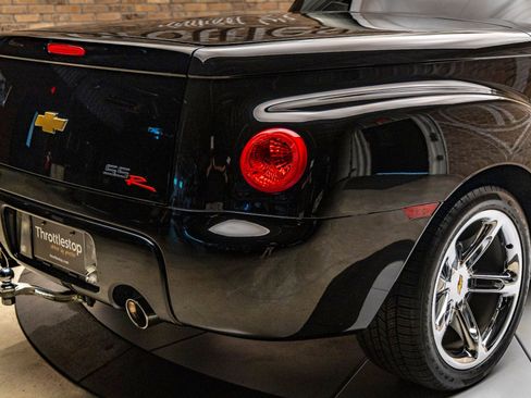 Used 2005 Chevrolet SSR w/ Preferred Equipment Group image 30