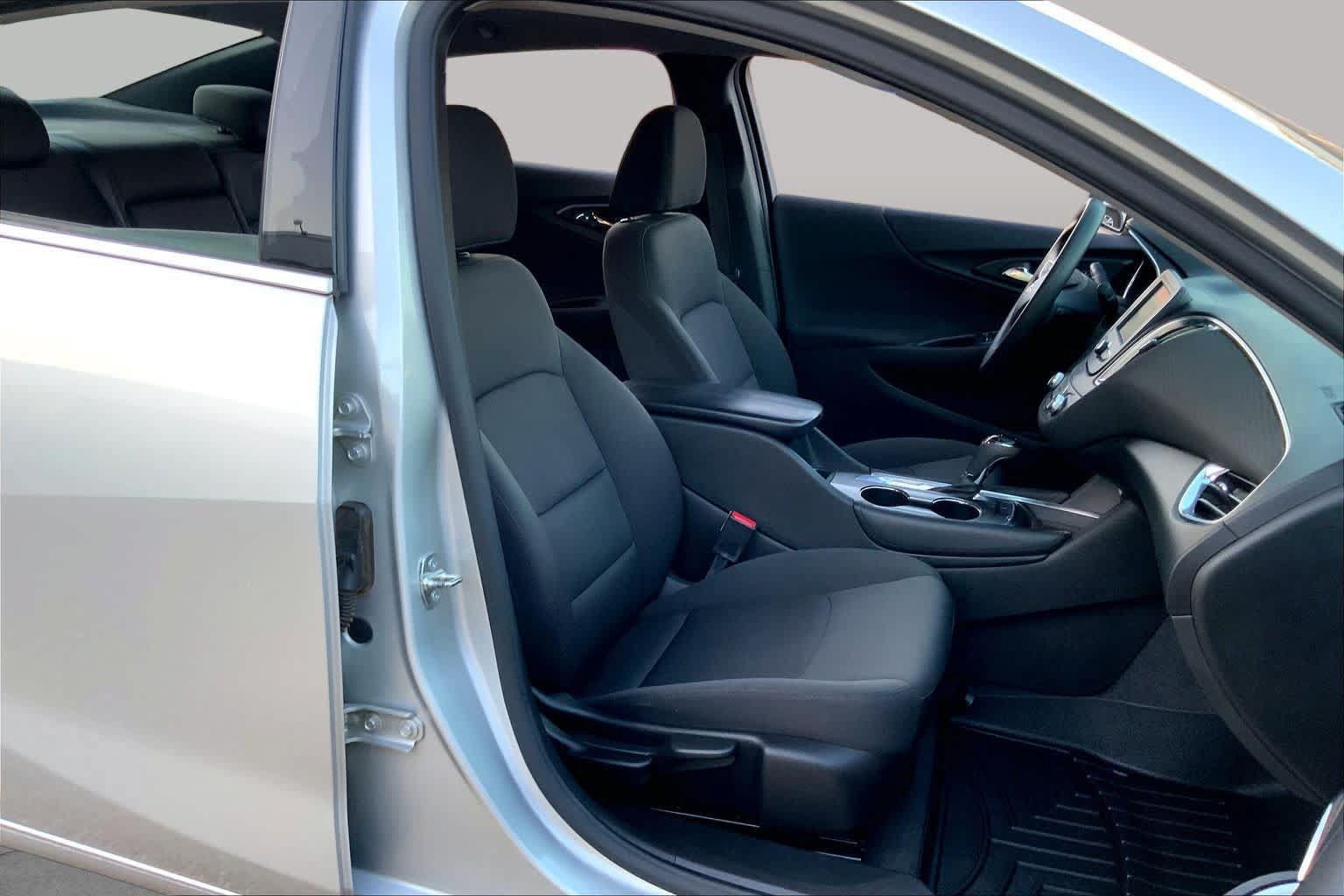 Used 2018 Chevrolet Malibu LT FWD image 8