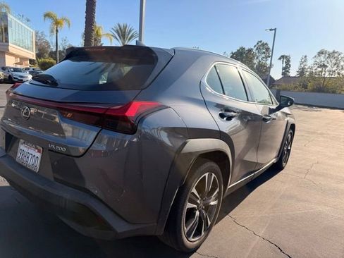 Used 2022 Lexus UX 200 w/ Accessory Package (Z1) FWD image 7