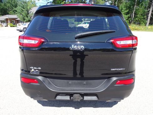 Used 2017 Jeep Cherokee Sport w/ Cold Weather Group AWD/4WD image 9