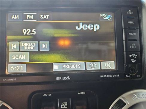 Used 2013 Jeep Wrangler Unlimited Rubicon w/ Connectivity Group AWD/4WD image 13