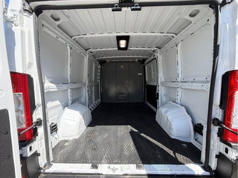 Used 2024 RAM ProMaster 2500 w/ Convenience Group FWD image 31