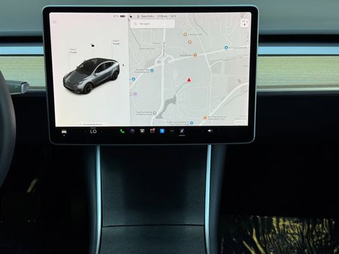 Used 2021 Tesla Model Y Long Range image 19