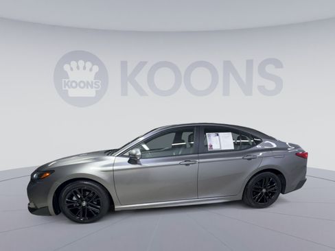 Used 2025 Toyota Camry SE FWD image 5