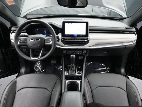 Used 2024 Jeep Compass Limited w/ Elite Group AWD/4WD image 11