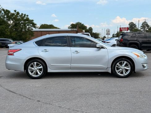 Used 2015 Nissan Altima 2.5 SL w/ Technology Package FWD image 10