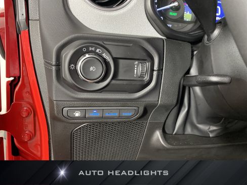 Used 2025 Jeep Wrangler Unlimited Sahara AWD/4WD image 24