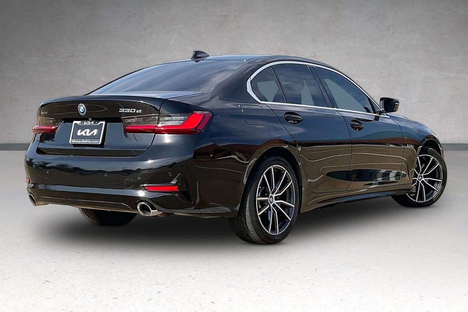 Used 2022 BMW 330e xDrive AWD/4WD image 4