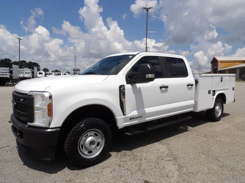 Used 2024 Ford F250 XL AWD/4WD image 3