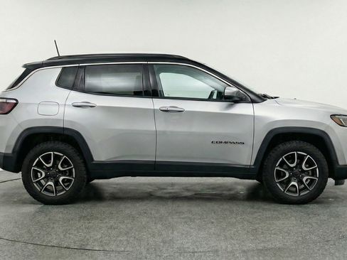 Used 2025 Jeep Compass Trailhawk AWD/4WD image 11