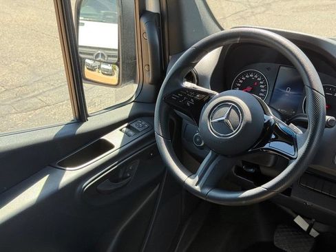 Used 2025 Mercedes-Benz Sprinter 2500 image 13