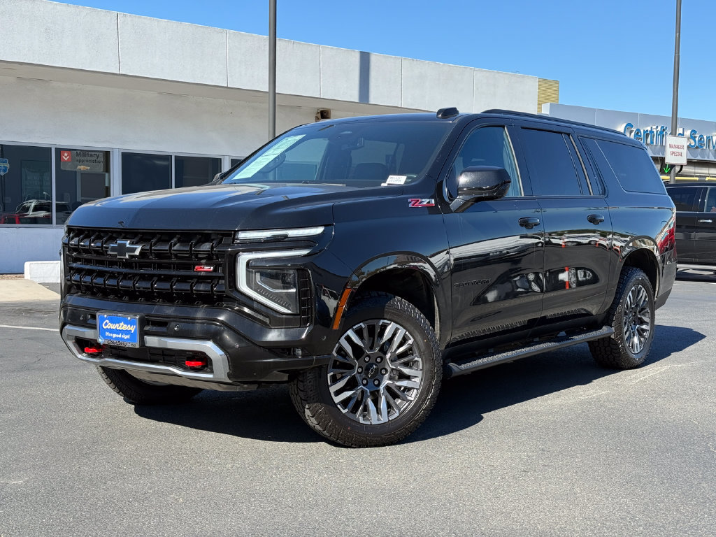 Used 2025 Chevrolet Suburban Z71 AWD/4WD image 2