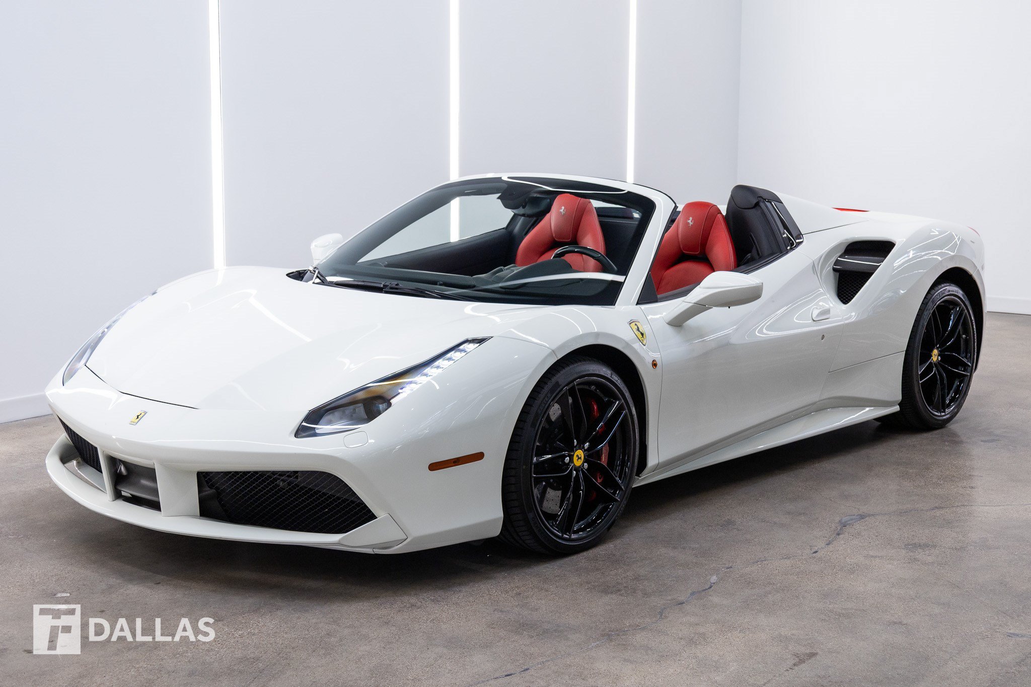 Used 2019 Ferrari 488 Spider RWD image 2