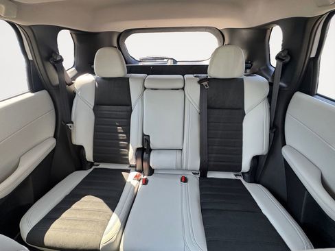 New 2025 Mitsubishi Outlander SE image 13