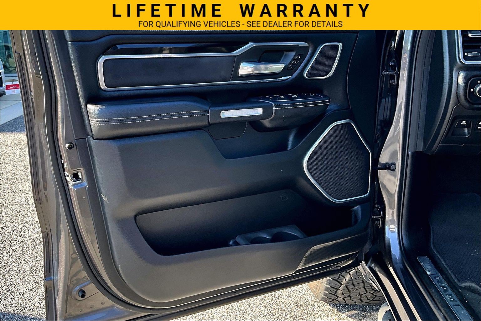 Used 2021 RAM 1500 Laramie w/ Sport Appearance Package AWD/4WD image 19