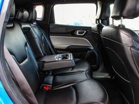 Used 2025 Jeep Compass Limited image 39