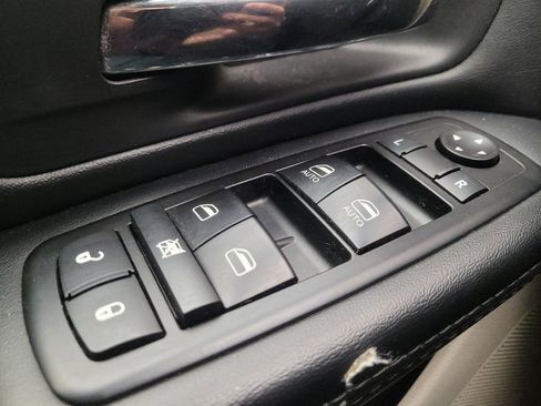 Used 2019 Dodge Grand Caravan SE w/ UConnect Hands-Free Group FWD image 27