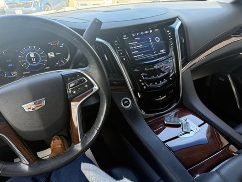 Used 2019 Cadillac Escalade Premium Luxury AWD/4WD image 16