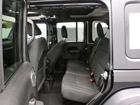Used 2025 Jeep Wrangler Unlimited Sahara AWD/4WD image 15
