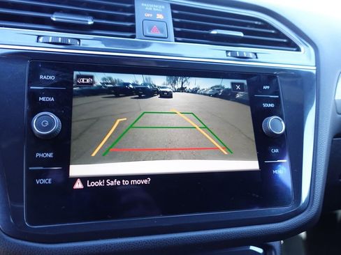 Used 2022 Volkswagen Tiguan SE R-Line image 17