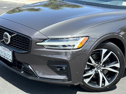 Used 2025 Volvo S60 B5 Core AWD/4WD image 3
