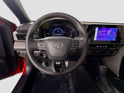 Used 2025 Toyota Camry SE w/ Convenience Package FWD image 13