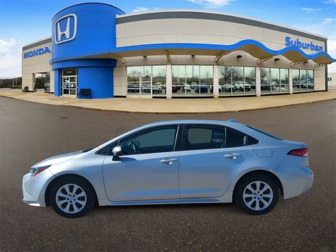 Used 2025 Toyota Corolla LE image 5