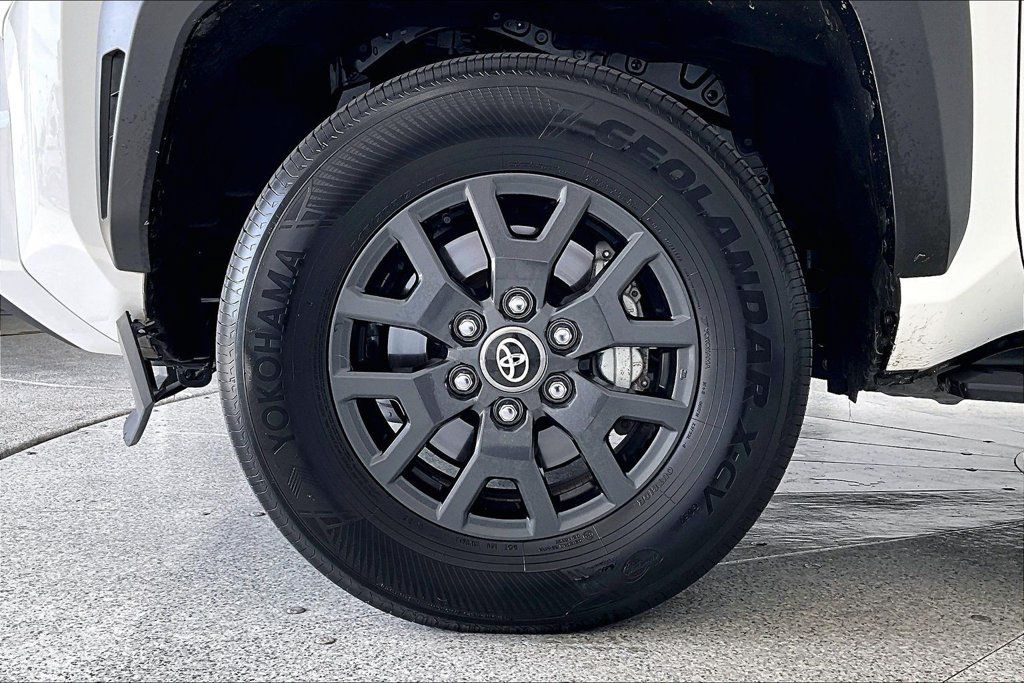Used 2025 Toyota 4Runner SR5 AWD/4WD image 11