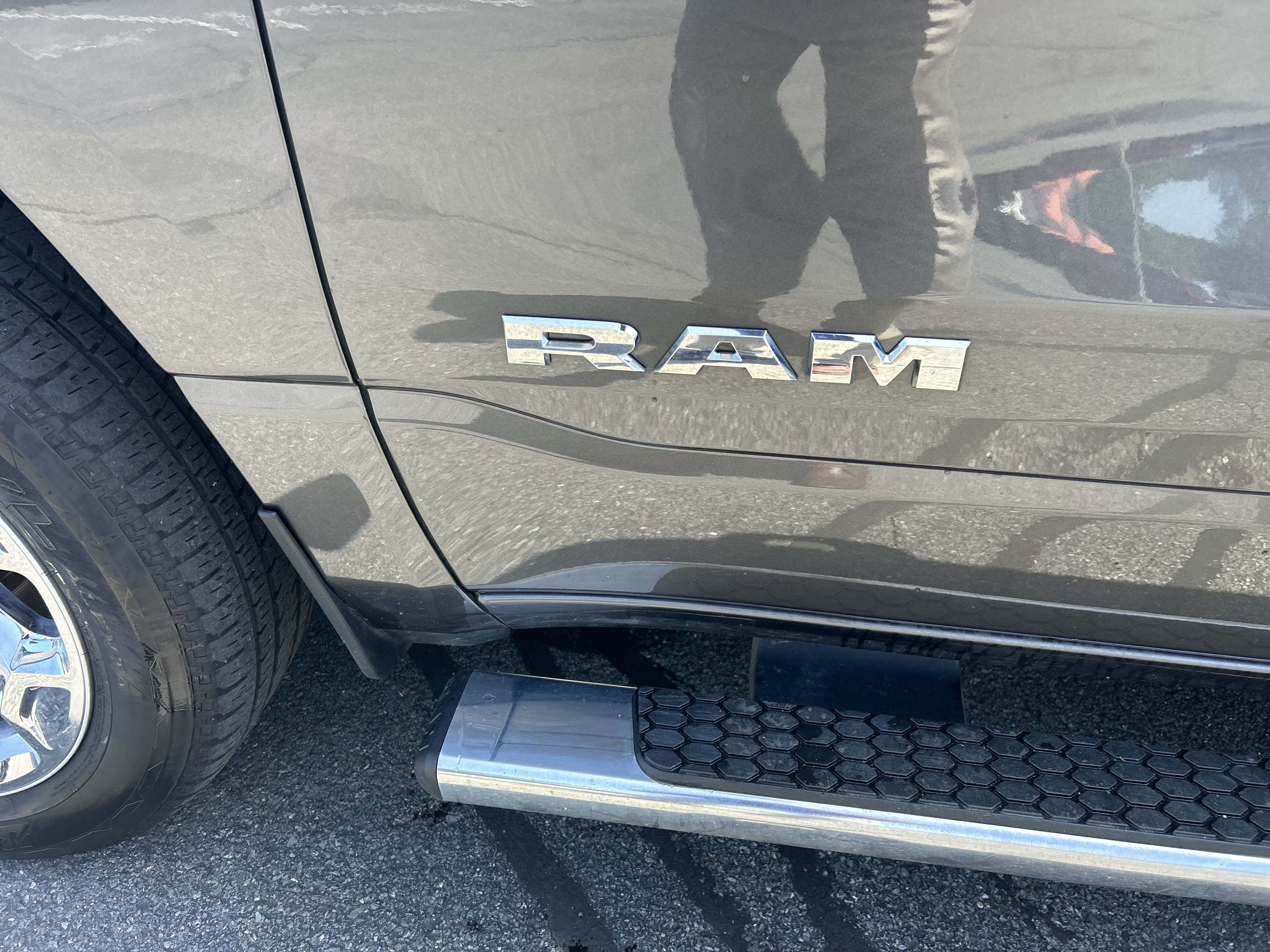 Used 2022 RAM 1500 Big Horn AWD/4WD image 3