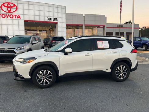 Certified 2023 Toyota Corolla Cross XSE image 3