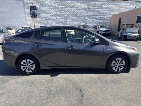 Used 2017 Toyota Prius Two image 7