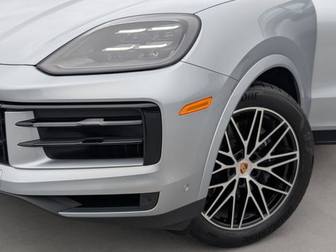 Certified 2025 Porsche Cayenne AWD/4WD image 10