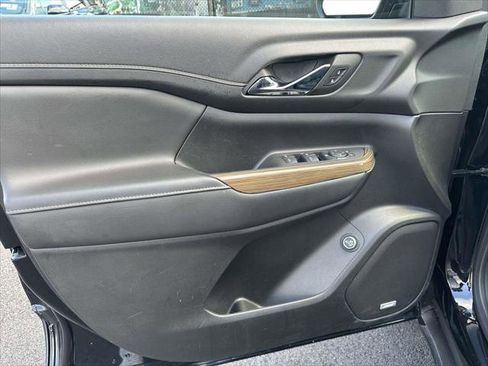 Used 2023 GMC Acadia SLE w/ Driver Convenience Package image 19