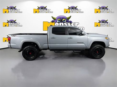 Used 2018 Toyota Tacoma TRD Sport w/ Technology Package image 4