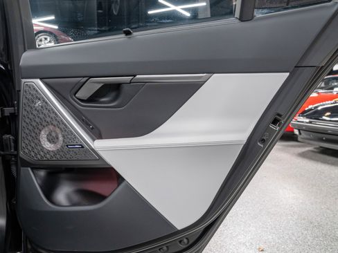 Used 2025 BMW M5 -Carbon Ceramic Brakes, Execut w/ Carbon Package image 38