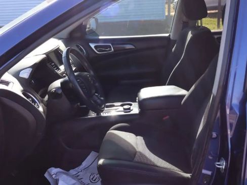 Used 2018 Nissan Pathfinder SV image 11