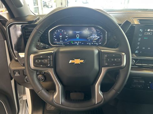 Used 2025 Chevrolet Silverado 2500 LT w/ Convenience Package image 18