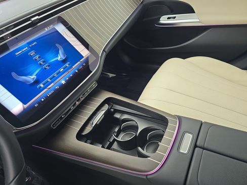 Used 2025 Mercedes-Benz E 350 Sedan image 24
