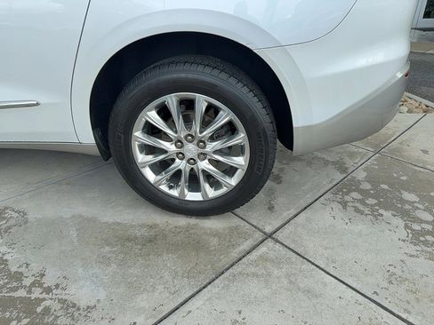 Used 2018 Buick Enclave Premium w/ Experience Buick Package FWD image 9