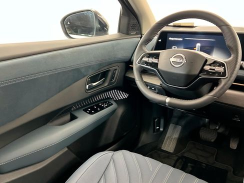 New 2025 Nissan Ariya Platinum image 11