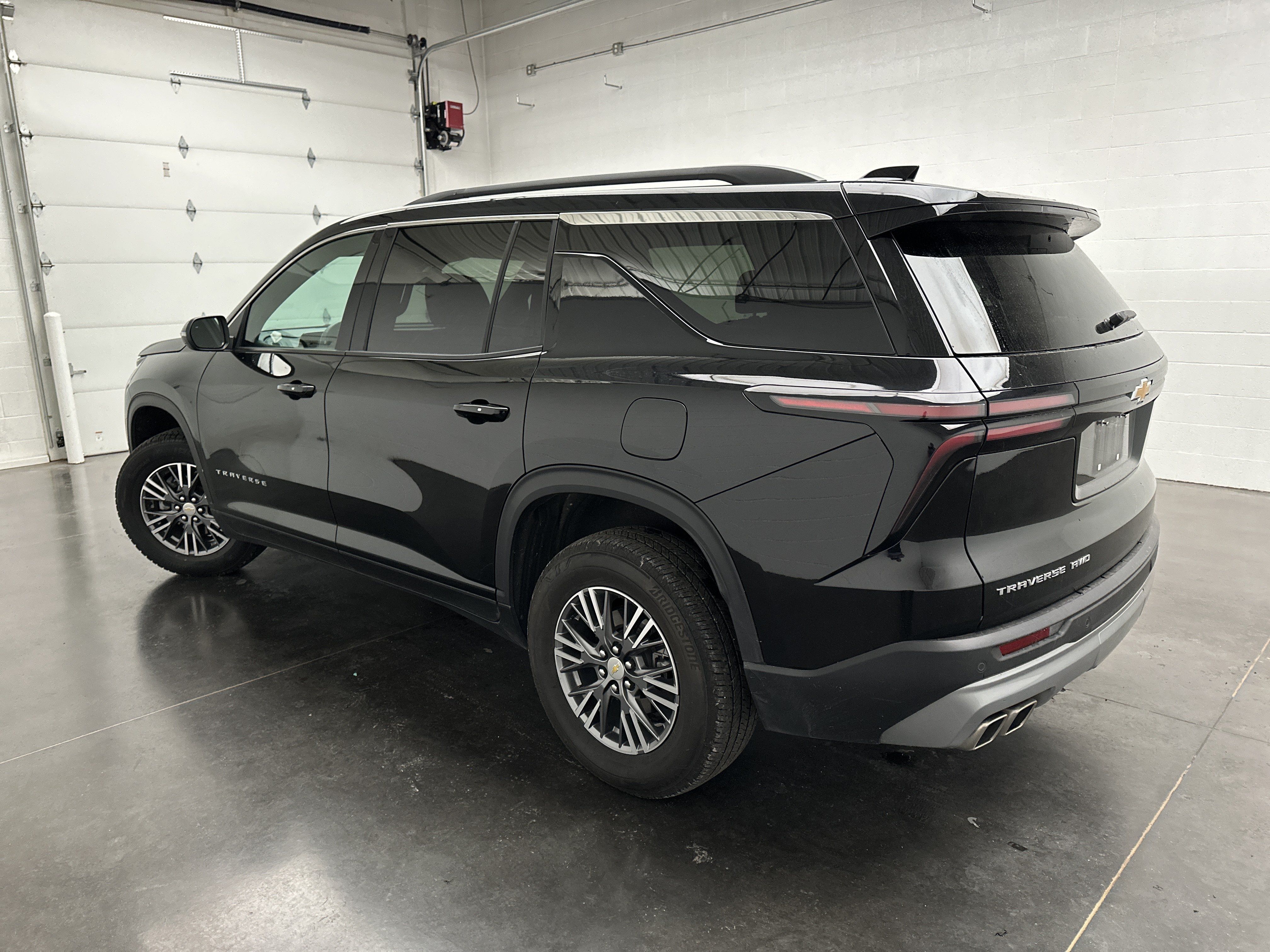 Used 2025 Chevrolet Traverse LT AWD/4WD image 7