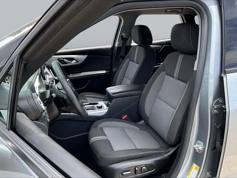 Used 2025 Chevrolet Blazer LT FWD image 8