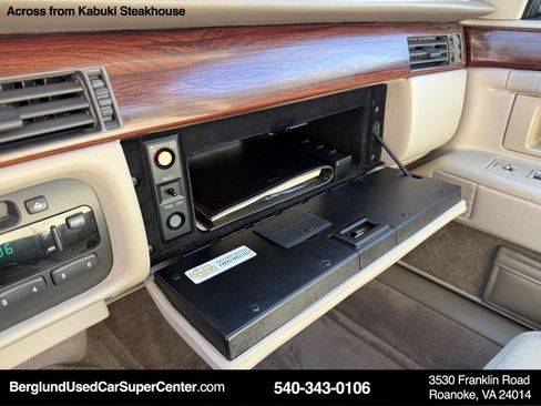 Used 1996 Cadillac De Ville Base image 32