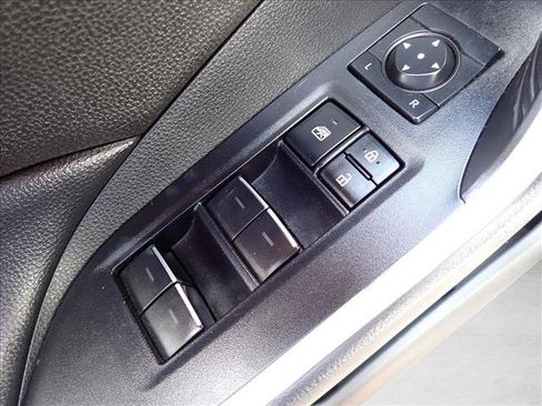 Used 2022 Toyota RAV4 SE w/ Convenience Package AWD/4WD image 16