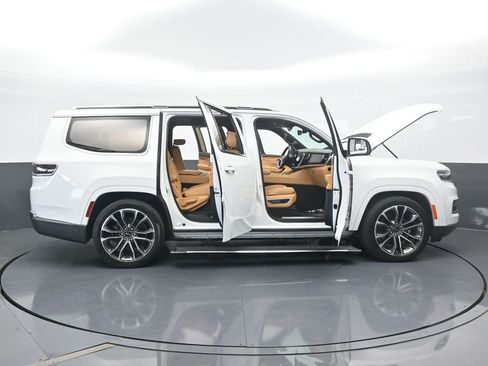 Used 2022 Jeep Grand Wagoneer Series III w/ Rear Seat Video Group 1 image 89