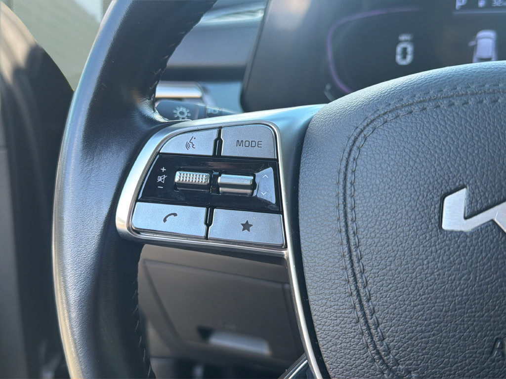 Used 2024 Kia Telluride LX FWD image 24