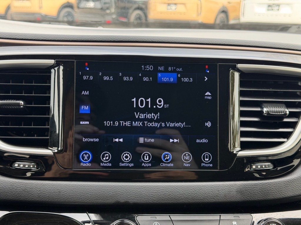 Used 2017 Chrysler Pacifica Touring FWD image 18